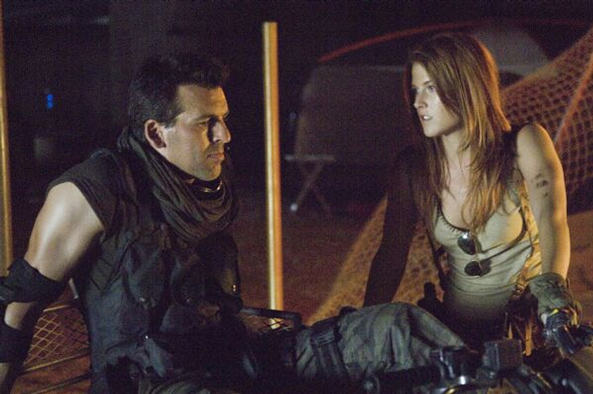 Ali Larter y Oded Fehr en Resident Evil: Extinción