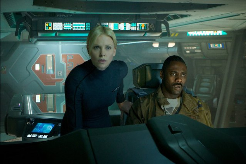 Charlize Theron y Idris Elba en Prometheus