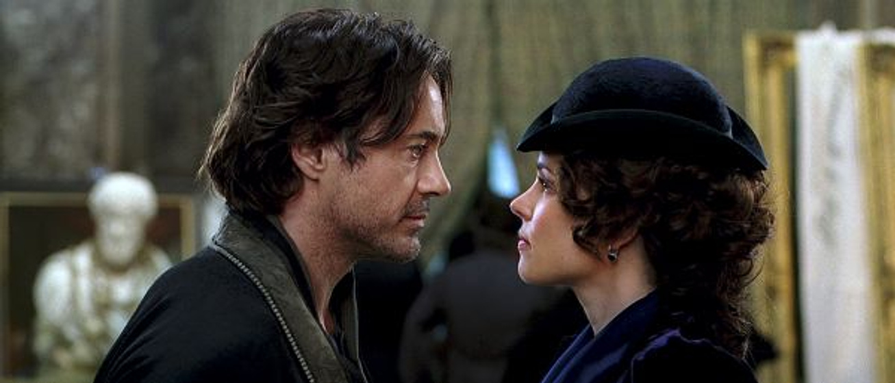 Rachel McAdams y Robert Downey Jr. en Sherlock Holmes: Juego de sombras