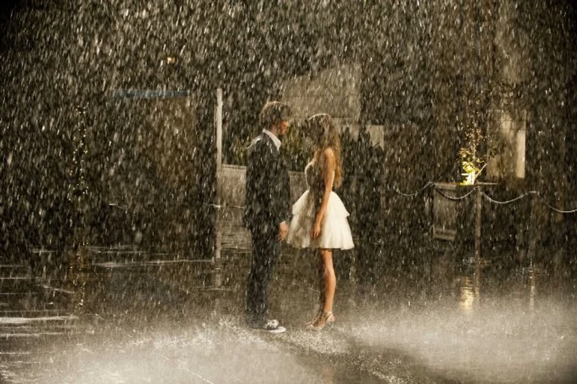 Indiana Evans y Brenton Thwaites en el-lago-azul-el-despertar