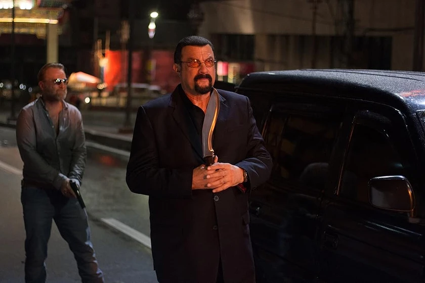 Steven Seagal y Byron Gibson en comandante-general