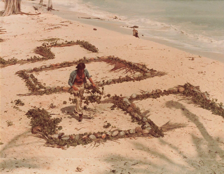Paolo Giusti en Emmanuelle on Taboo Island