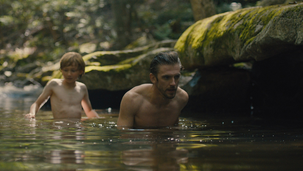 Dan Stevens y Skylar Gaertner en The Ticket