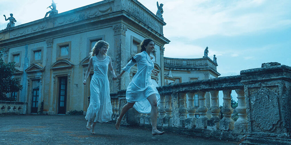 Alma Noce y Tecla Insolia en The Art of Joy
