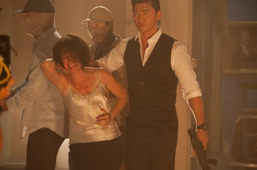 Ashley Judd y Keong Sim en Objetivo: La Casa Blanca