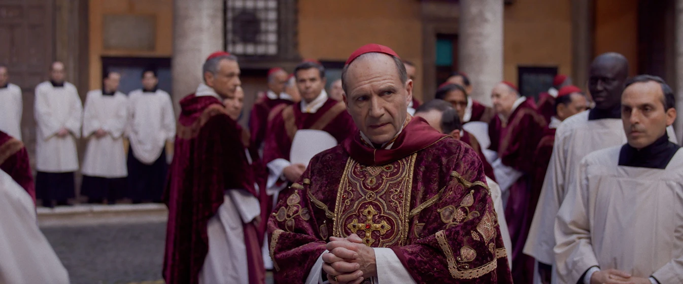Ralph Fiennes en conclave
