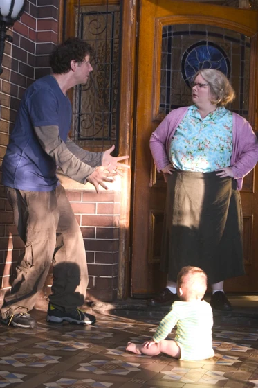 Magda Szubanski y Jamie Kennedy en la-mascara-2