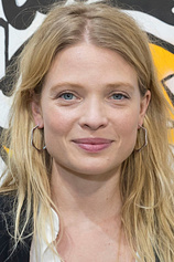 photo of person Mélanie Thierry