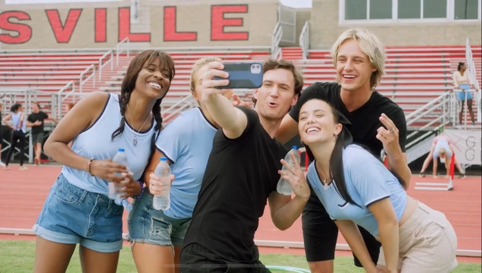 Mason Mecartea, Grace Patterson, Lucy Loken, Logan Wallace y Tyler Picchi en hermana-mayor