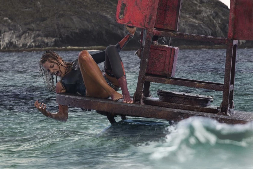 Blake Lively en infierno-azul