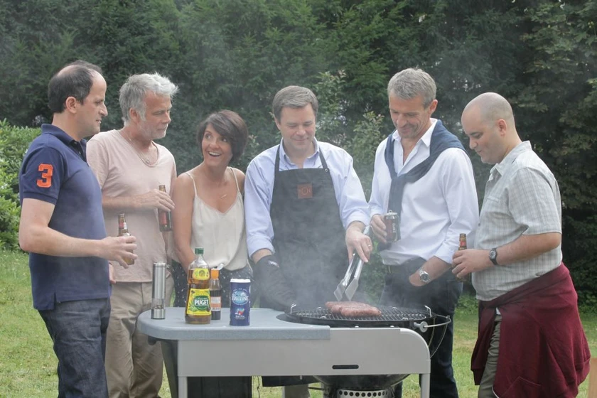 Lambert Wilson, Lionel Abelanski, Franck Dubosc y Jérôme Commandeur en barbacoa-de-amigos