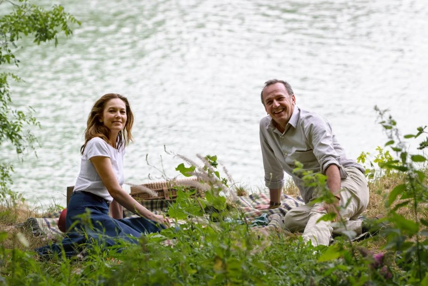 Diane Lane y Arnaud Viard en paris-puede-esperar