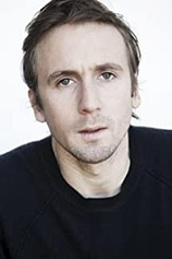 picture of actor Tom Basden