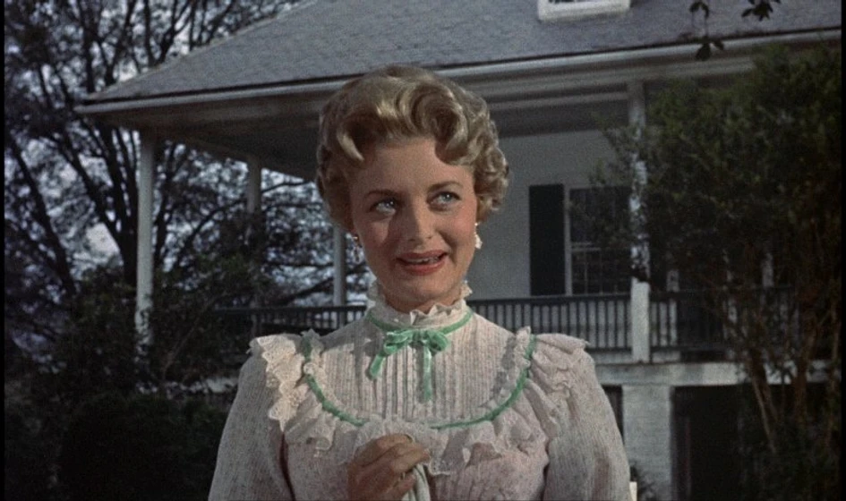 Constance Towers en Misión de audaces