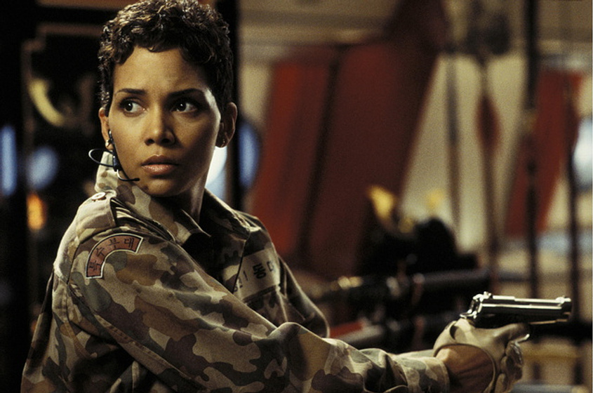 Halle Berry en Muere Otro Dia