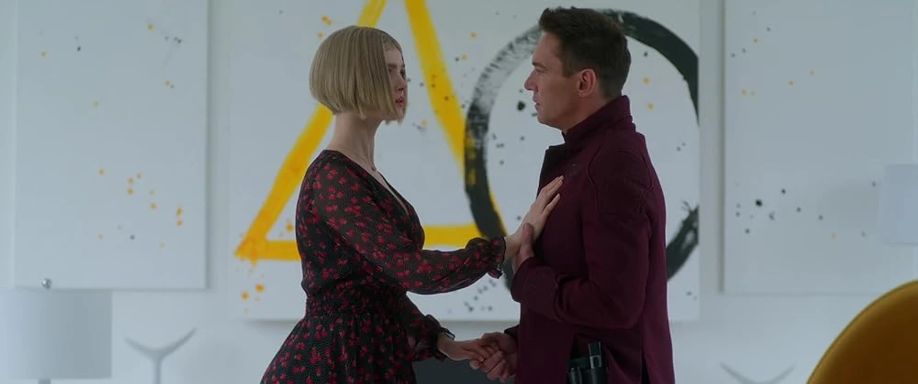 Jonathan Rhys-Meyers y Elena Kampouris en como-una-esposa-wifelike