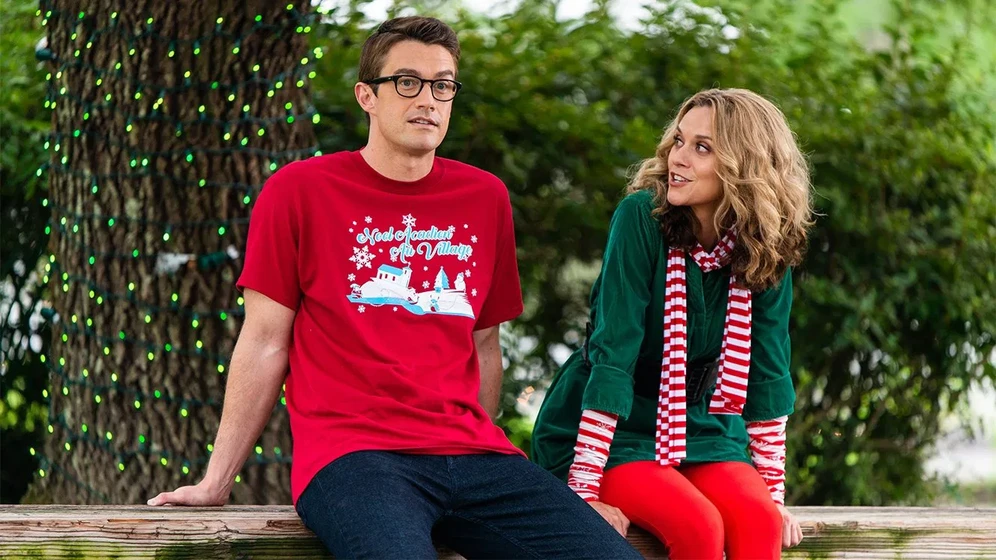 Hilarie Burton y Robert Buckley en navidad-por-contrato