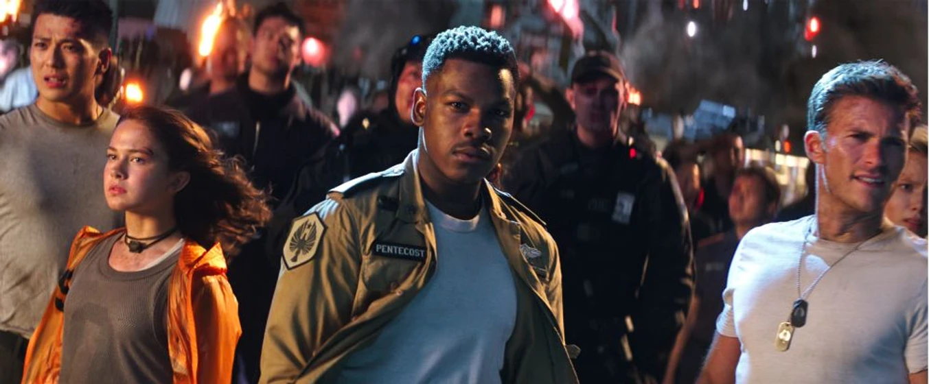 Scott Eastwood, John Boyega y Cailee Spaeny en pacific-rim-insurreccion