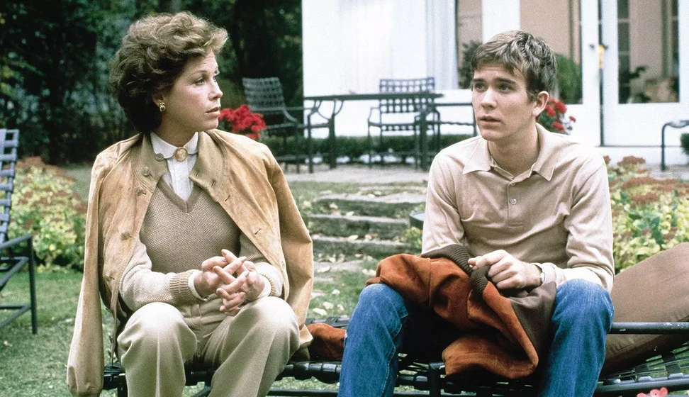 Timothy Hutton y Mary Tyler Moore en gente-corriente