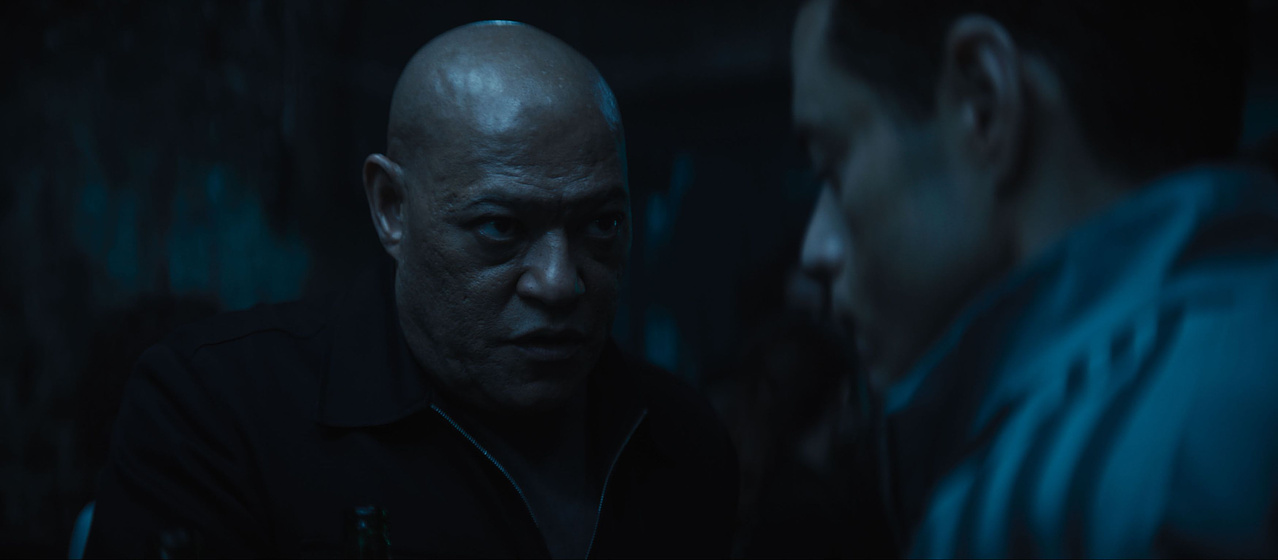 Laurence Fishburne y Rami Malek en The Amateur