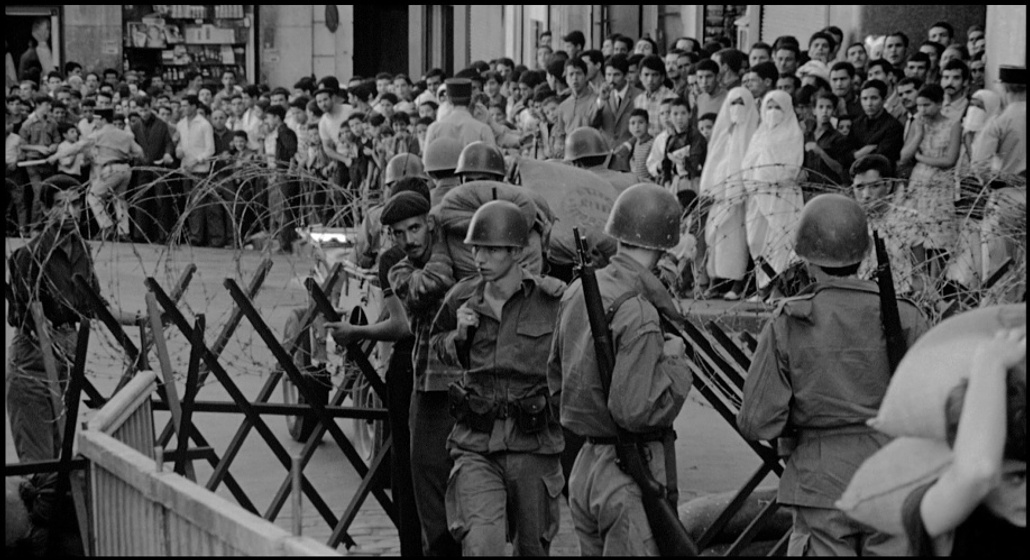 still of movie La Batalla de Argel