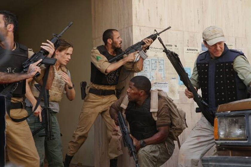 Jennifer Garner, Jamie Foxx, Chris Cooper y Ali Suliman en La Sombra del Reino