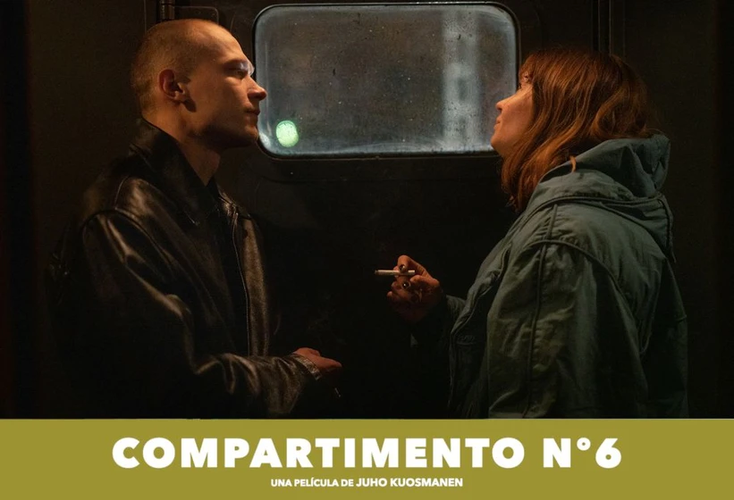 Yuriy Borisov y Seidi Haarla en compartimiento-n-6