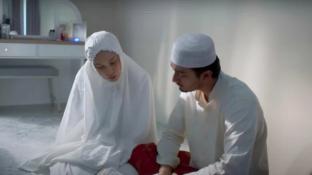 Yasmin Napper y Bryan Domani en 172-days