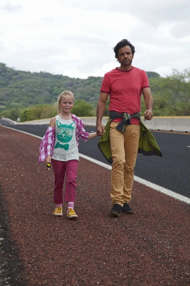 Eugenio Derbez y Loreto Peralta en no-se-aceptan-devoluciones