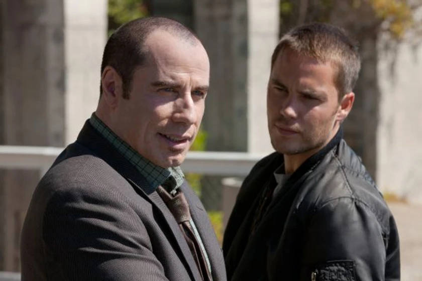 John Travolta y Taylor Kitsch en salvajes-2012