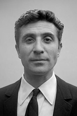 photo of person Gilbert Bécaud