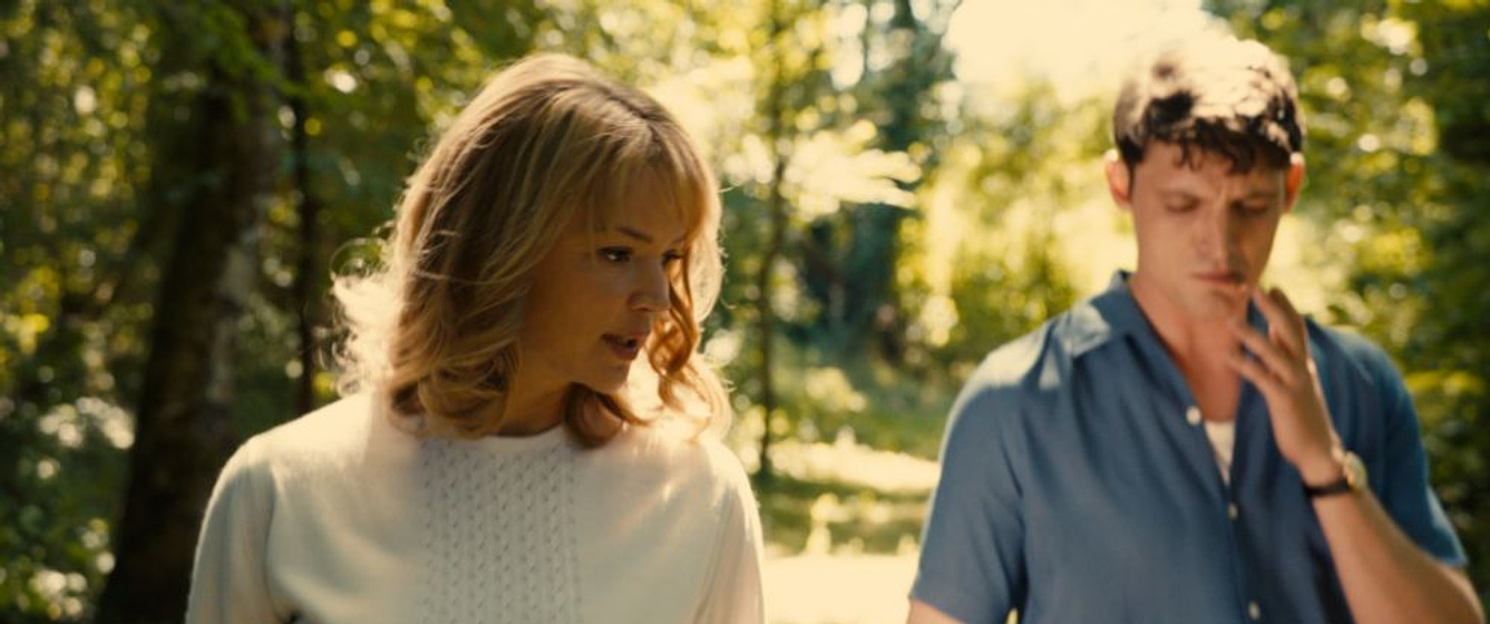 Niels Schneider y Virginie Efira en Un Amor imposible