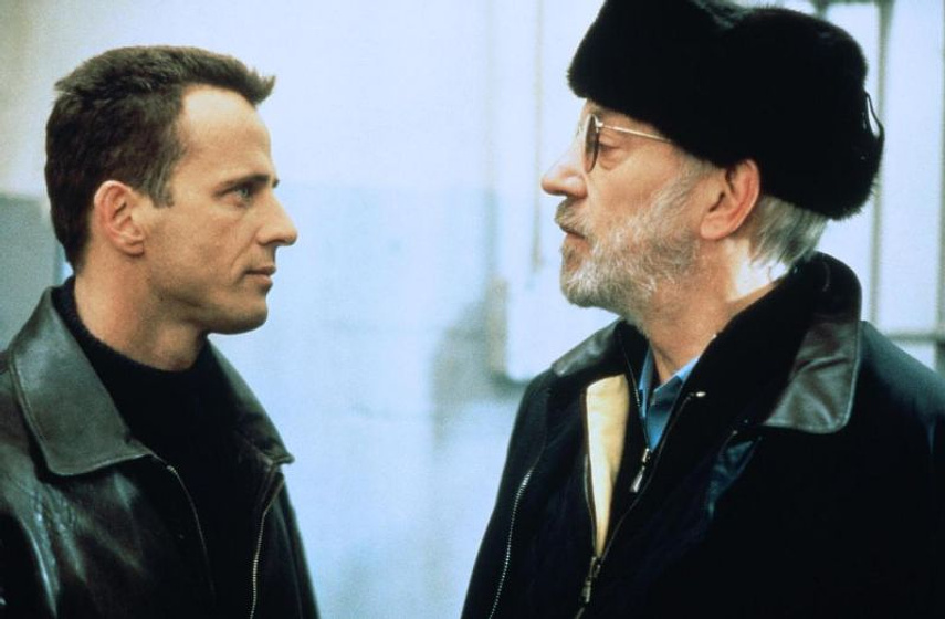 Donald Sutherland y Aidan Quinn en Caza al Terrorista