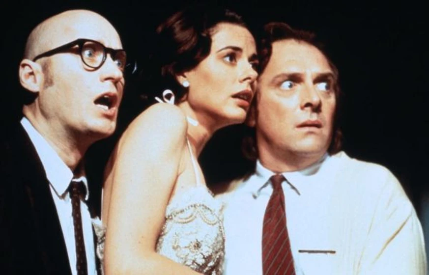 Rik Mayall, Hélène Mahieu y Adrian Edmondson en hotel-paraiso-1999