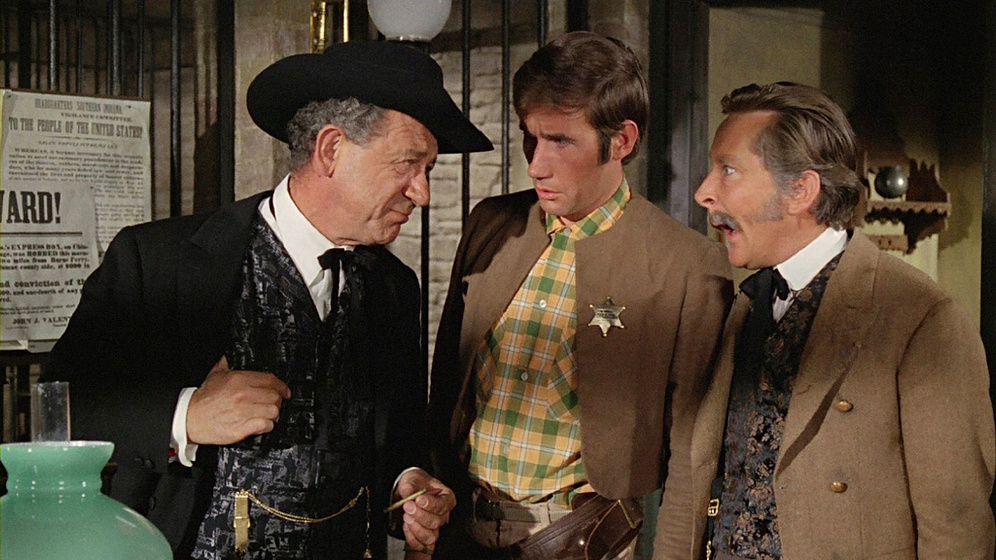Sidney James, Jim Dale y Kenneth Williams en El Oeste es una Peste