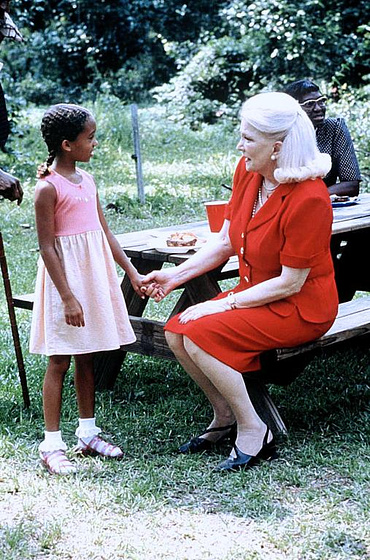 Gena Rowlands y Penny Bae Bridges en El Color del Amor