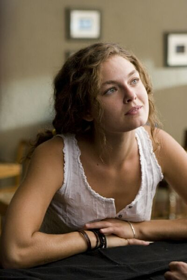 Alexa Davalos en El Juego del Amor