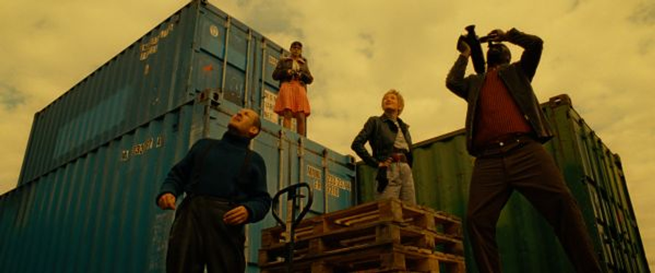 Dany Boon, Omar Sy, Julie Ferrier y Rachel Berger en Micmacs