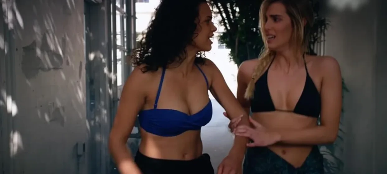 Lorynn York y Michele Weaver en lavalantula-2
