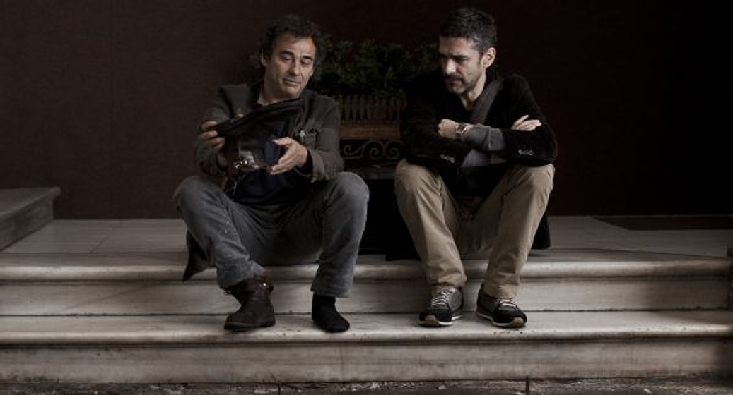Eduard Fernández y Leonardo Sbaraglia en Una Pistola en cada mano