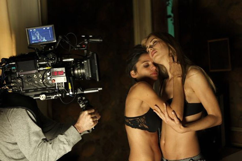 Elena Anaya y Natasha Yarovenko en Habitación en Roma
