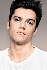 picture of actor Theo Trebs