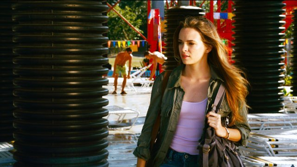 Danielle Panabaker en Piranha 3DD