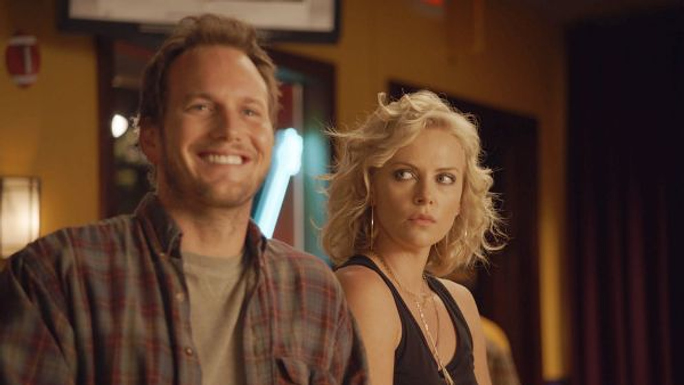 Charlize Theron y Patrick Wilson [I] en Young Adult
