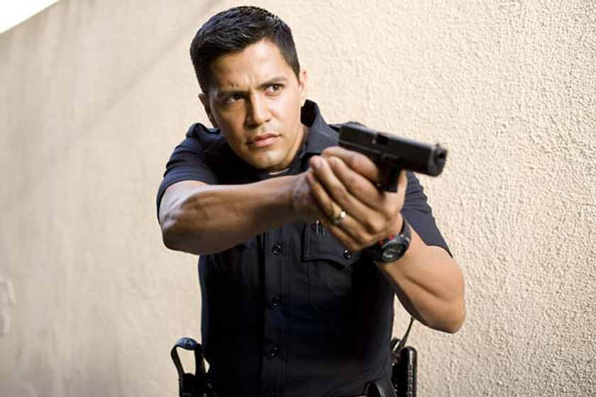Jay Hernandez en Protegidos por su Enemigo