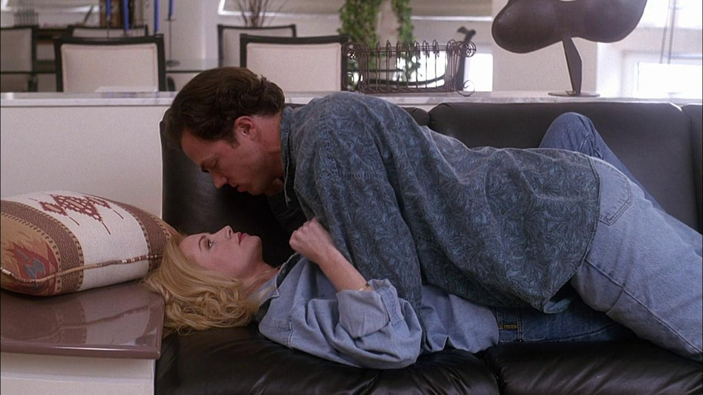 Adam Baldwin y Shannon Tweed en jugando-con-la-muerte-1993