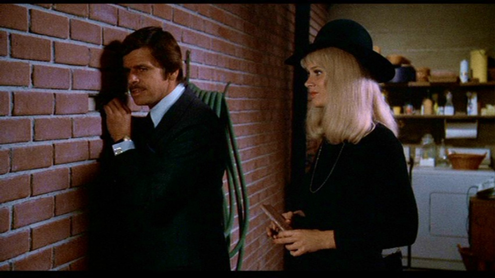 William Devane y Karen Black en La Trama