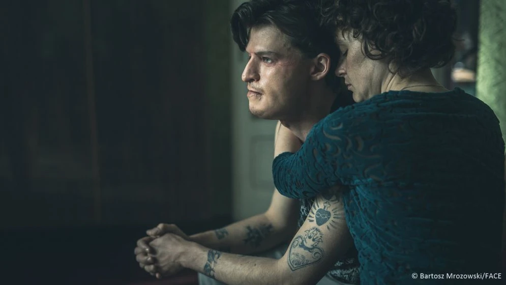 Agnieszka Podsiadlik y Mateusz Kosciukiewicz en mug