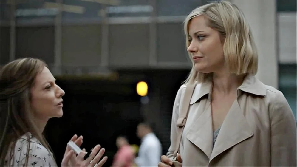 Georgina Haig y Krista Marchand en silencio-en-la-noche