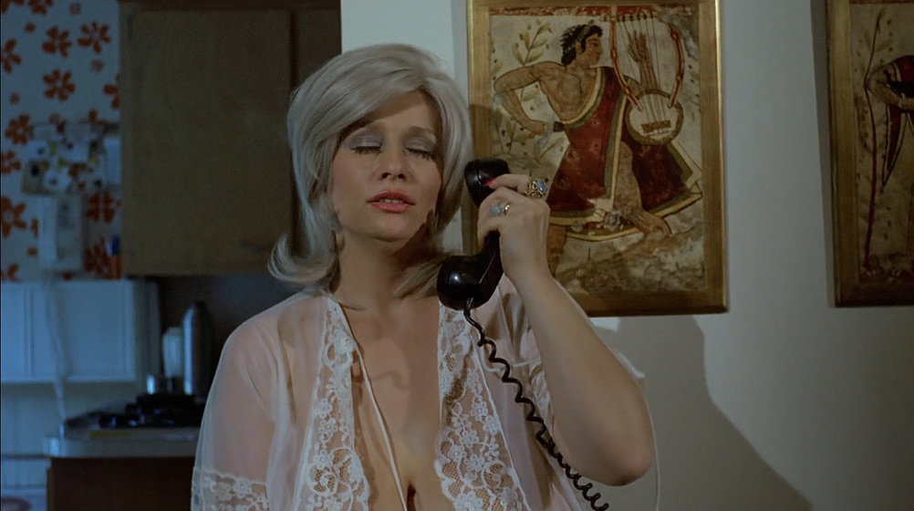 Chesty Morgan en deadly-weapons